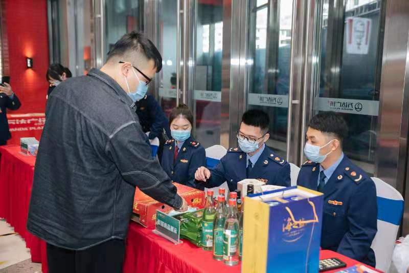  浙江龙泉开展假冒伪劣商品真假鉴别和销毁活动